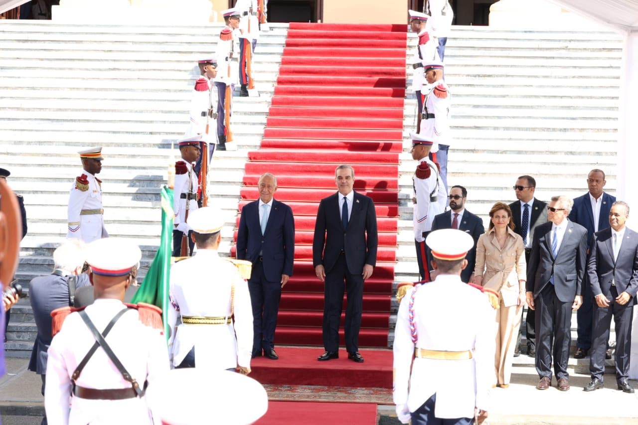 Abinader recibe al presidente de Portugal en el Palacio