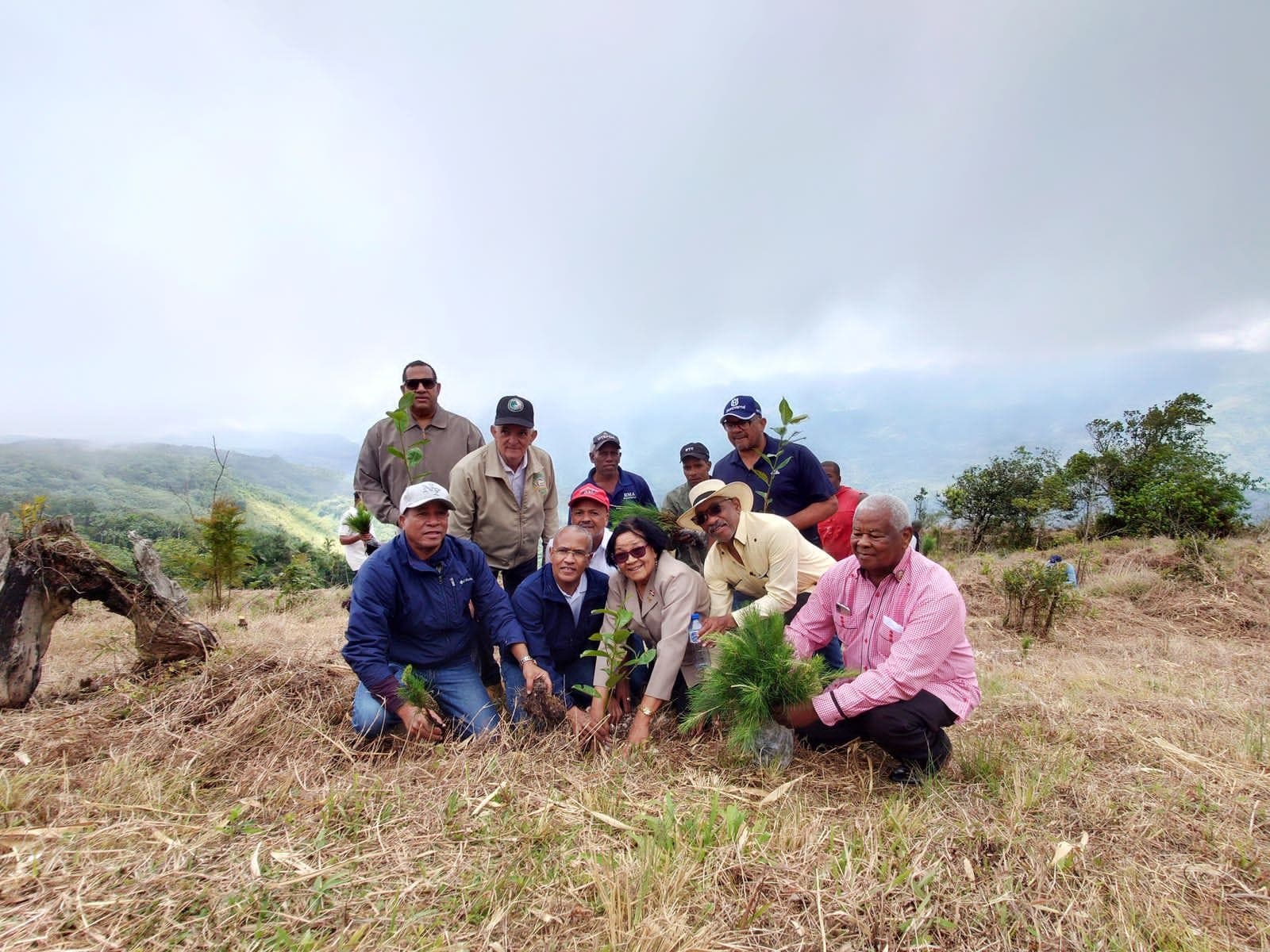 UTEPDA siembra más de 2,100 árboles en Barahona en conmemoración del Día Mundial del Agua