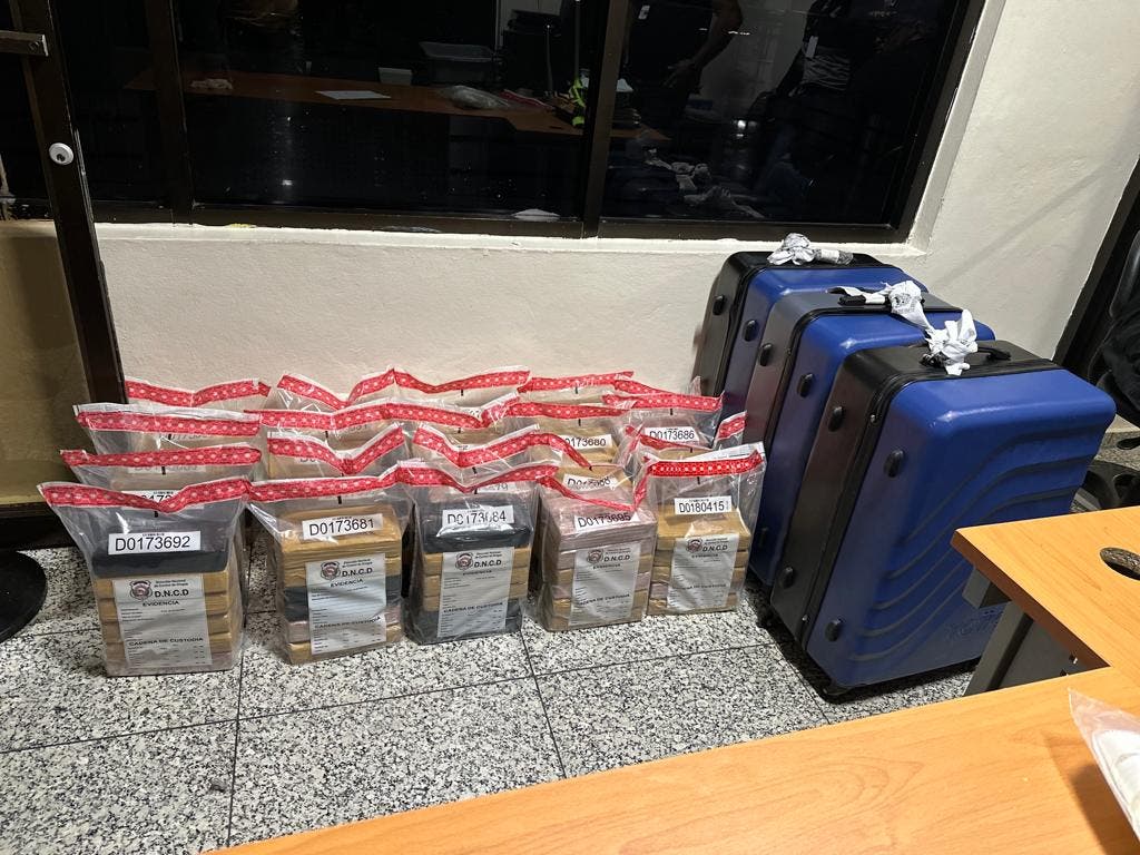Autoridades incautan 119 paquetes de cocaína en el Aeropuerto las Américas