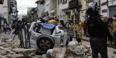 Trece fallecidos y 126 heridos por el sismo de magnitud 6.5 en Ecuador