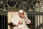 El papa está interno por problemas respiratorios