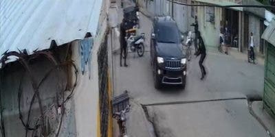 Policías tirotean vehículo de doctora hija de exdiputado en Valverde