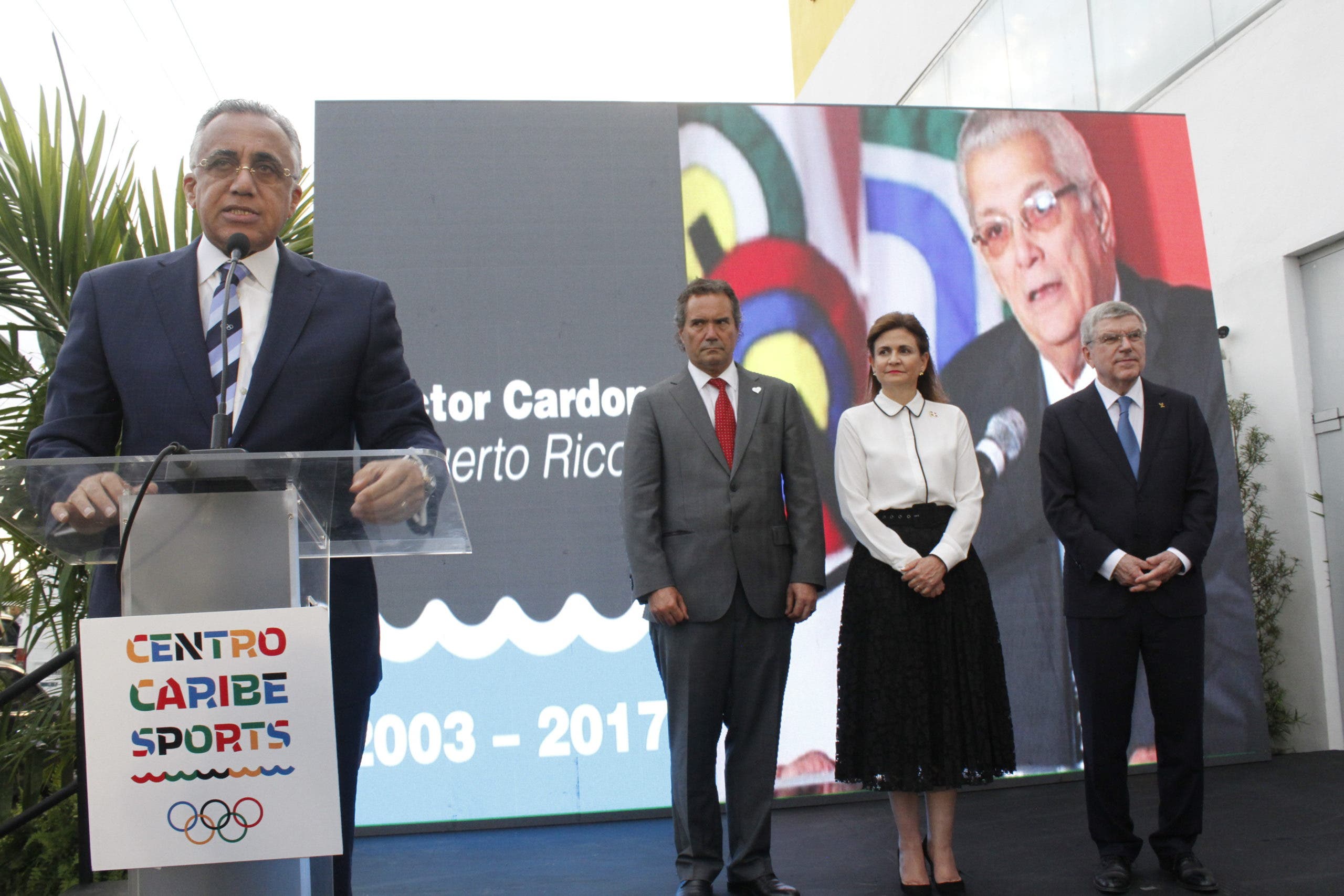 Peña y Bach dejan inaugurada oficinas de Centro Caribe Sports en el país