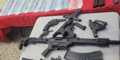 Autoridades desmantelan organización criminal en SDO; ocupan más RD$ 2 millones y armas de alto calibre