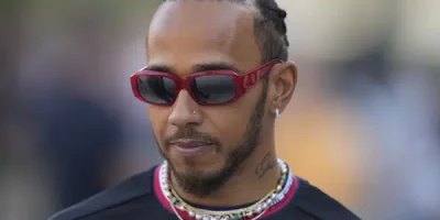 Hamilton autorizado para correr en Bahréin tras inspección de joyas