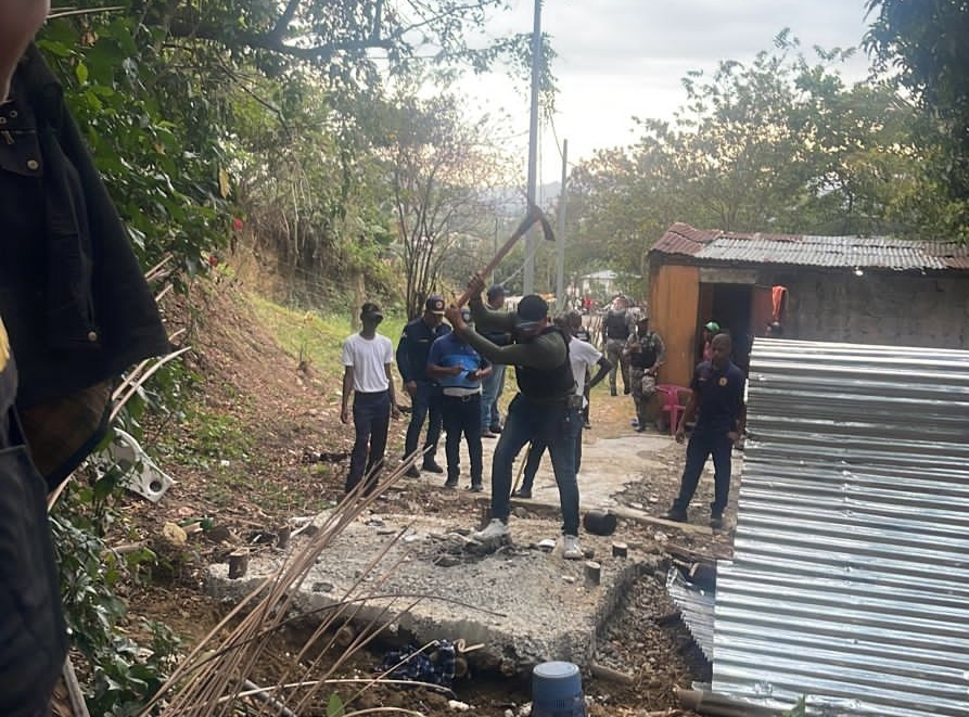 Policía Nacional desmintió hallazgo de cadáveres en fosa de Villa Altagracia