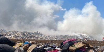 Incendio en vertedero de Jarabacoa  provoca gran humareda