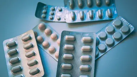California “no hará negocios” con farmacias que no vendan píldoras abortivas