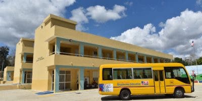 Socializan rutas con autoridades para implementación transporte escolar en SDO