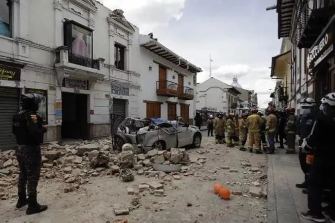 Terremoto en Ecuador deja al menos cuatro muertos, causa amplios daños