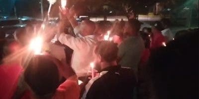 Peledeístas encienden velas en protesta por arrestos de exfuncionarios