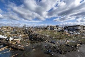 Tornados golpean centro-norte y el sur de EEUU; 18 muertos