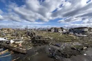 Tornados golpean centro-norte y el sur de EEUU; 18 muertos