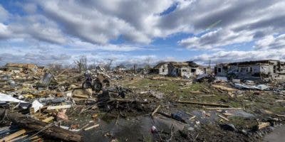 Tornados golpean centro-norte y el sur de EEUU; 18 muertos