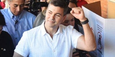 Elecciones en Paraguay: amplia ventaja para el oficialista Santiago Peña sobre el opositor Efraín Alegre