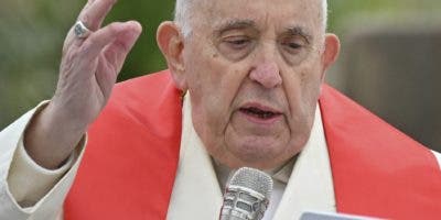 Papa preside la Misa de Ramos con feligreses