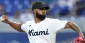 Sandy Alcántara empieza ruta por segundo Cy Young seguido