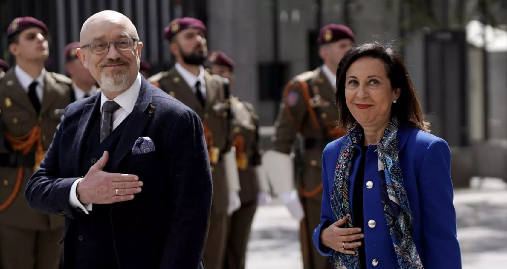El ministro ucraniano de Defensa, Oleksii Reznikov junto a Margarita Robles, contraparte como titular de Defensa de España.
