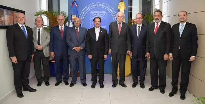 La  inauguración de la galería de pasados directores.