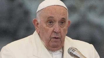 El papa ora por madres con los hijos en guerra