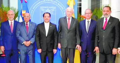 Pasados directores, durante la inauguración de la galería.