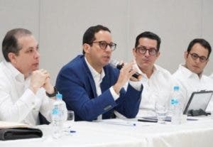Titular de DGAPP habla a empresarios de vía Puerto Plata