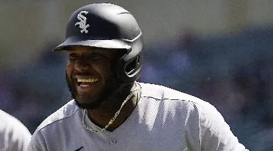 Hanser Alberto batea jonrón y remolca tres