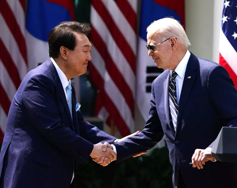 Joe Biden, y su homólogo surcoreano Yoon Suk-yeol.