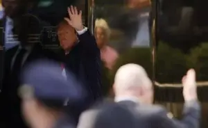 El expresidente llega a la Torre Trump en medio de una gran expectación