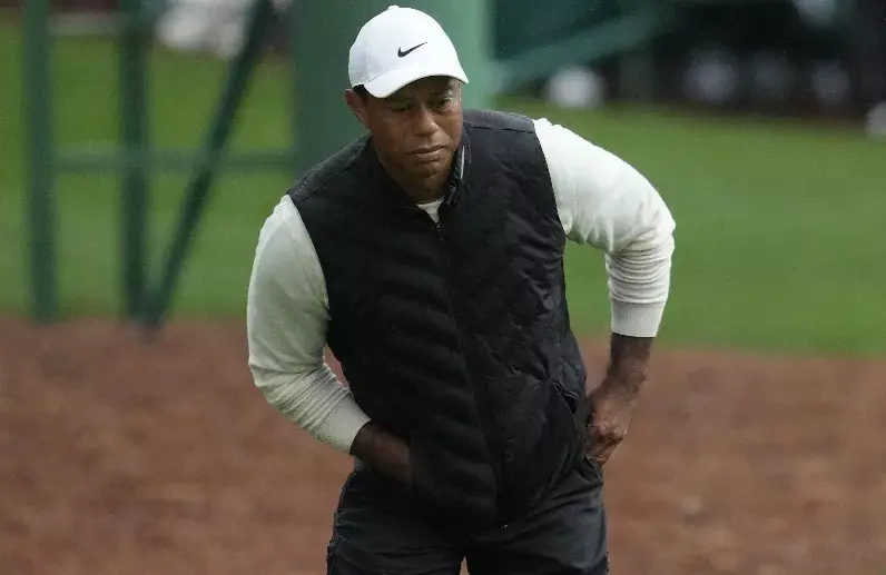 Woods sigue  de mal en peor tras lesión en Augusta