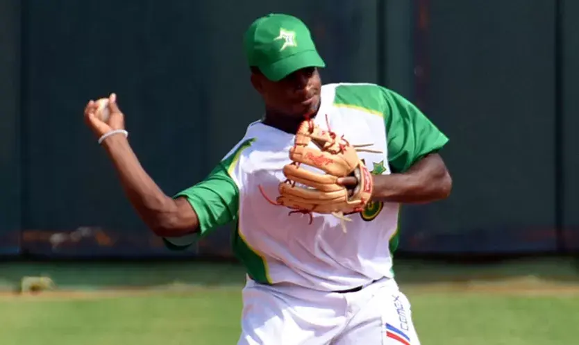 Licey recibe Leyba desde las  Estrellas a cambio de Mazara