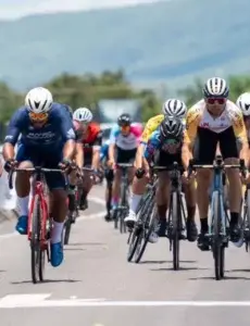 Ciclistas triunfan en campeonato Máster