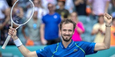 Medvedev prueba mieles del triunfo en Abierto Miami