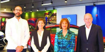 Avelino Abreu inaugura Volkswagen City Store