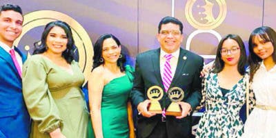 Pastor Dío Astacio recibe  un reconocimiento