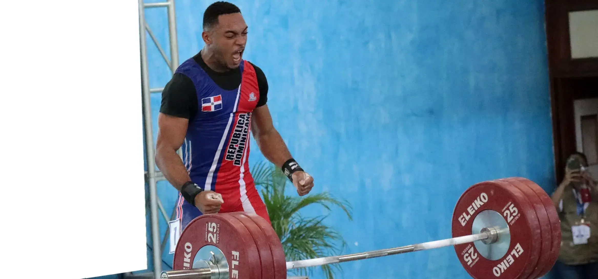 Ray Reyes logra plata y bronce en clasificatorio pesas