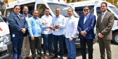 Gobierno entrega ambulancias para usuarios en Santo Domingo, Yaguate y Duvergé