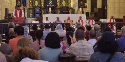 Iglesia cierra Semana Santa con alusiones a corrupción y ecología
