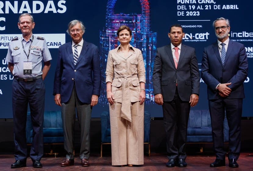 Raquel Peña inaugura III Jornadas STIC en  Punta Cana