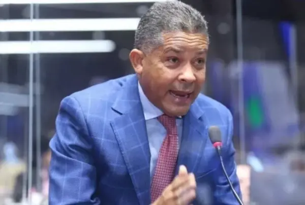 Eugenio Cedeño dijo peledeístas honestos se van al PRM.
