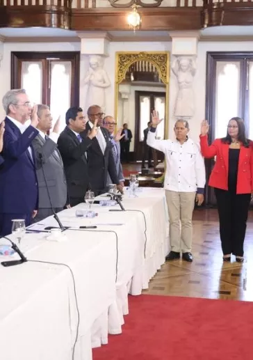 El Presidente juramentó ayer un gabinete  descentralizado