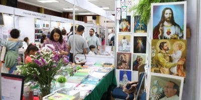 Feria del Libro Católico concita atracción público