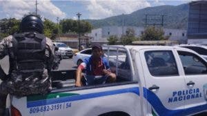 Policía retira limpiavidrios y pedigüeños molestaban conductores en vías de Puerto Plata