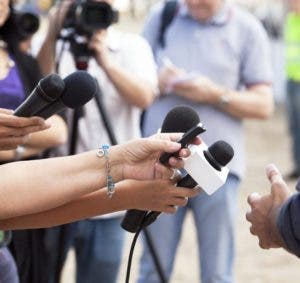 Periodistas reciben salutación en su día conmemorativo