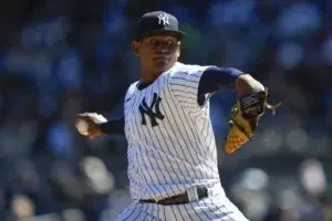 Dominicano Brito brilla en su debut y Judge pega jonrón en triunfo de Yanquis