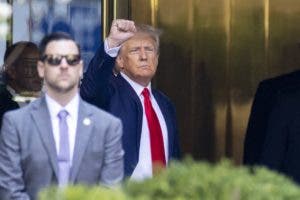 Trump pide que se desfinancie al FBI y al Departamento de Justicia