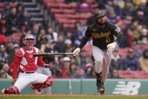 Piratas barren a Medias Rojas con Carlos Santana y Mitch Keller en plan estelar