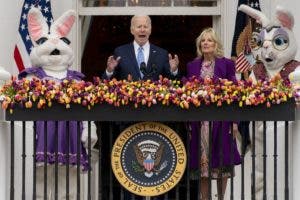 Los Biden buscan huevos de Pascua en la Casa Blanca con miles de niños