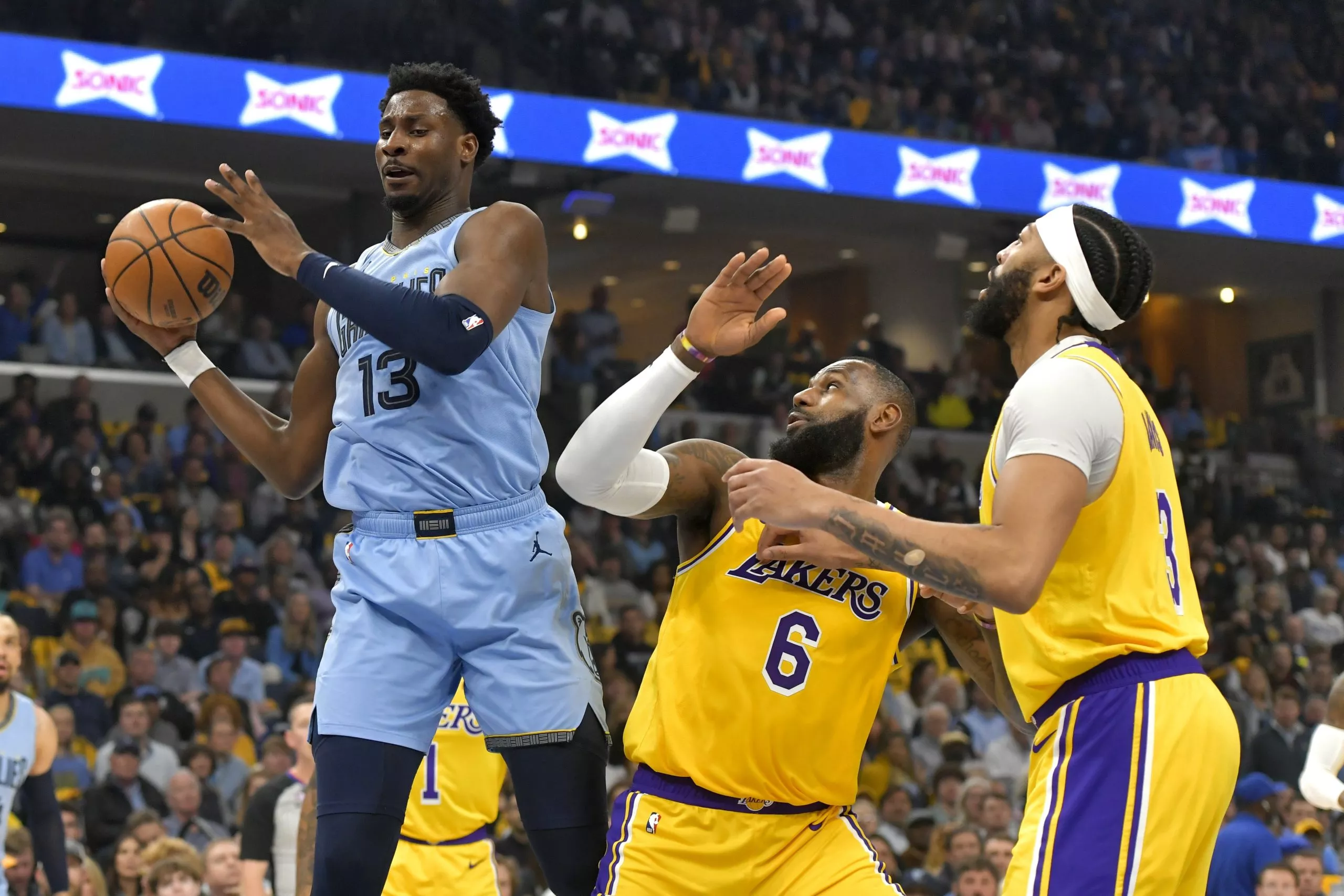 Los Grizzlies sobreviven y disputarán el sexto partido en Los Ángeles