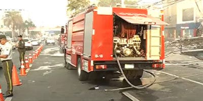 Habilitan tránsito por la avenida 27 de Febrero entre Privada y Caonabo tras controlar incendio